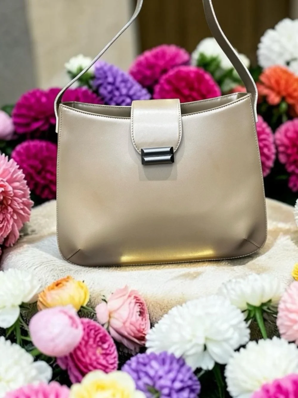 Vintage BALLY smooth, leather shoulder bag silver hardware - Picture 5 of 12